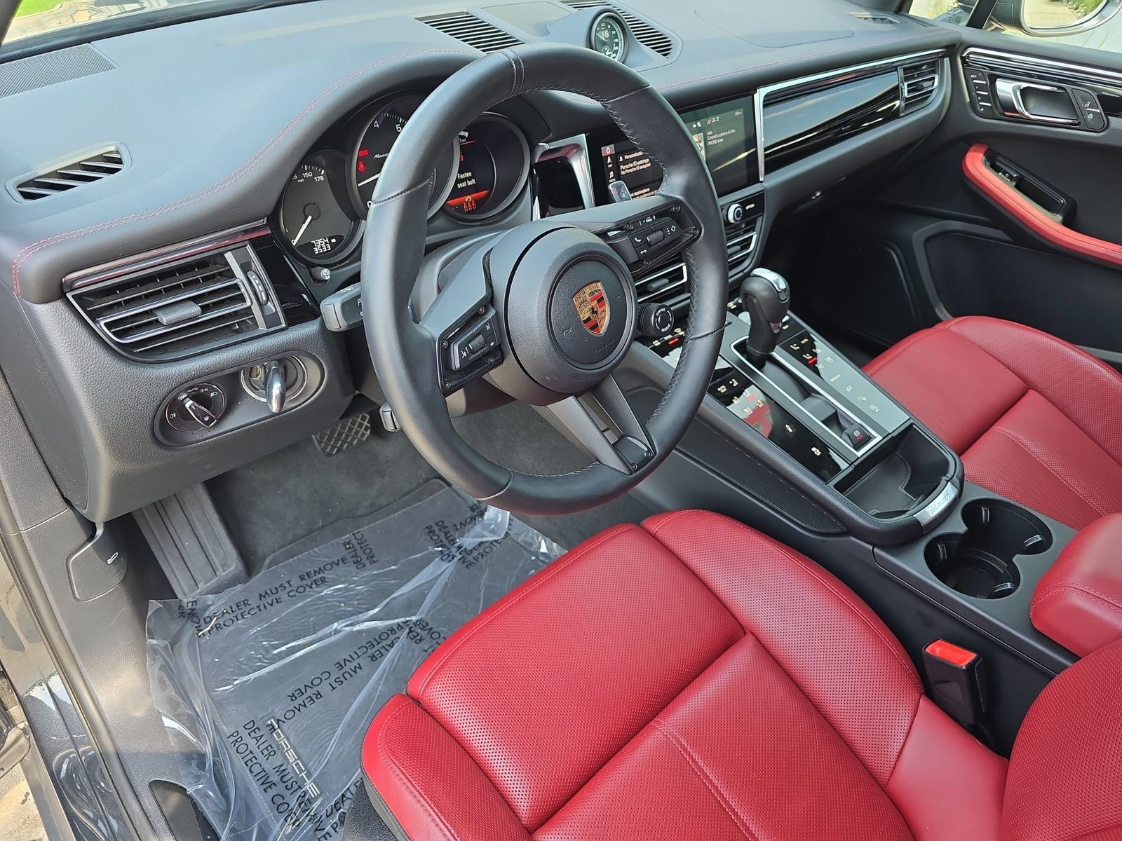 Certified 2026 Porsche Macan Turbo AWD/4WD image 4