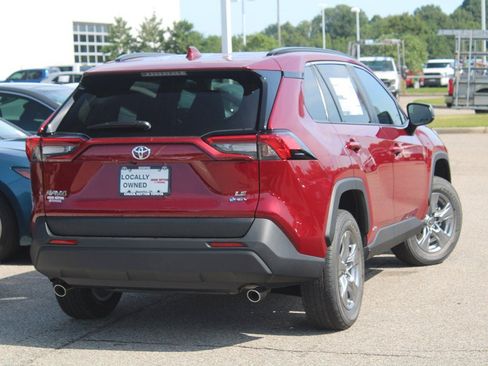 Used 2025 Toyota RAV4 LE AWD/4WD image 24
