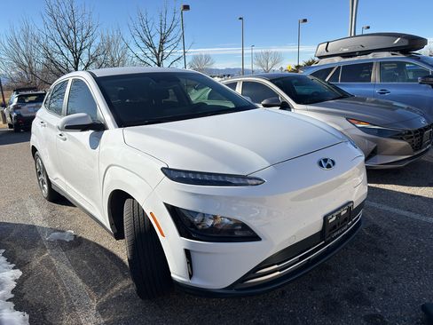 Used 2023 Hyundai Kona SE image 4