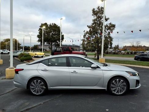 New 2025 Nissan Altima 2.5 SL image 2