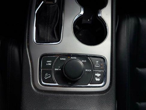 Used 2019 Jeep Grand Cherokee Overland image 21