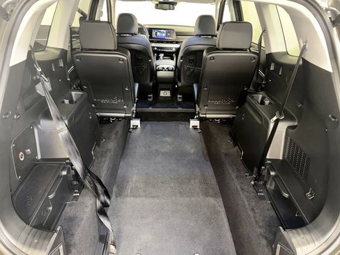 Used 2025 Kia Telluride EX w/ EX Captain's Chair Package FWD image 15