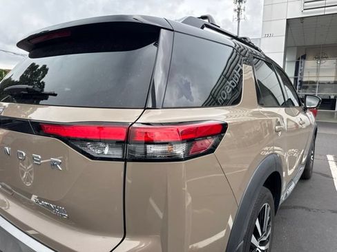 Used 2023 Nissan Pathfinder Platinum w/ Cargo Package AWD/4WD image 8