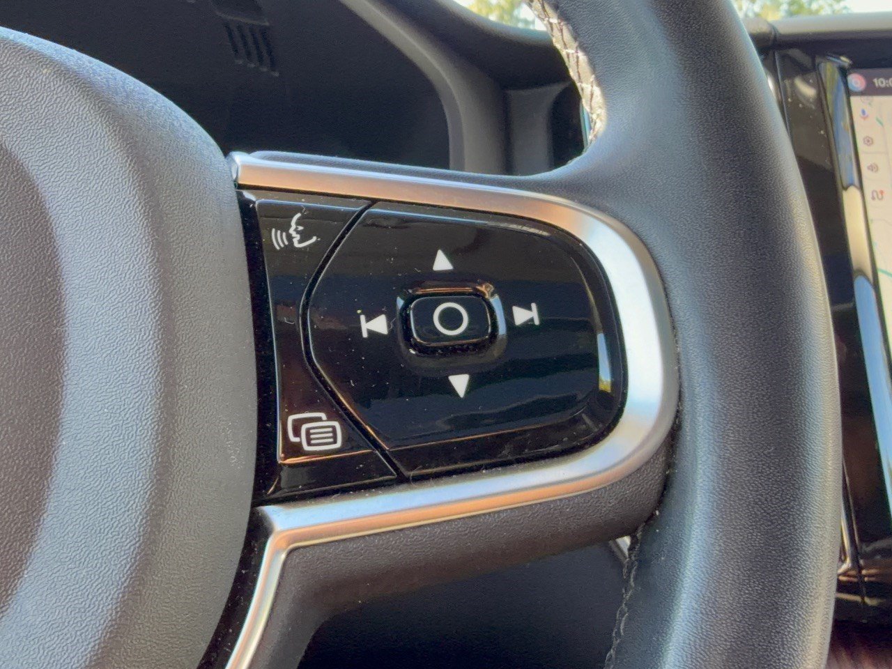 Certified 2024 Volvo XC60 B5 Plus AWD/4WD image 19