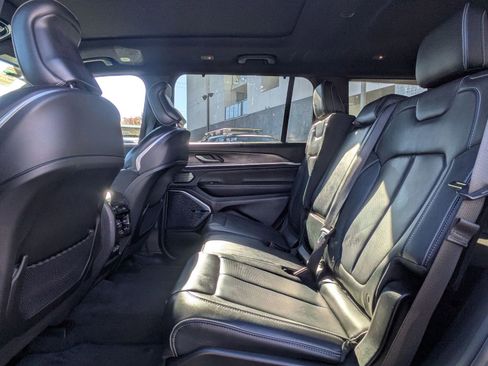 Used 2022 Jeep Grand Cherokee L Overland w/ Luxury Tech Group IV image 18