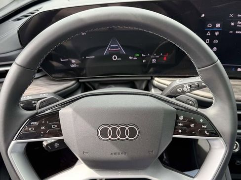 Used 2025 Audi Q5 Premium w/ Convenience Package image 27