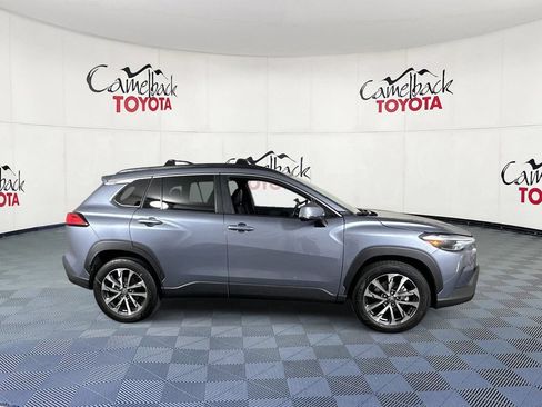 Used 2023 Toyota Corolla Cross XLE w/ Convenience Package FWD image 9