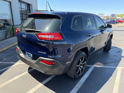 Used 2014 Jeep Cherokee Sport FWD image 7