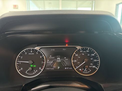 Used 2024 Nissan Pathfinder SL image 16