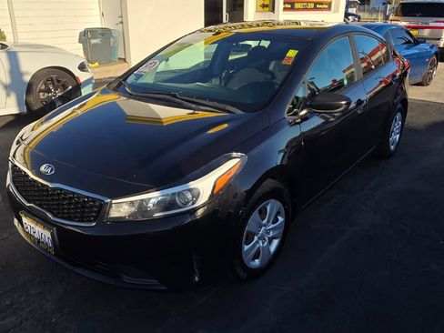 Used 2017 Kia Forte LX FWD image 2