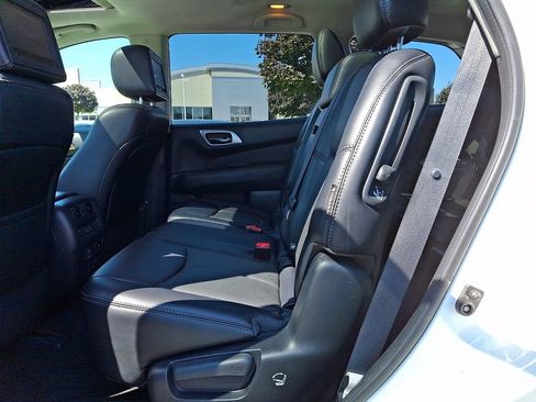 Used 2018 Nissan Pathfinder Platinum AWD/4WD image 10
