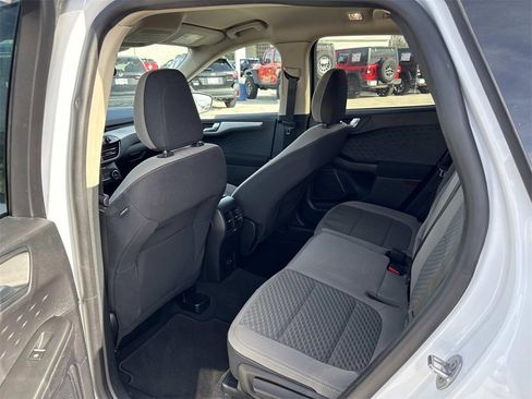 Used 2020 Ford Escape SE image 26
