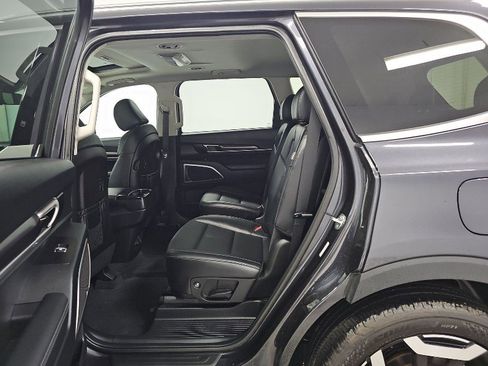 Used 2025 Kia Telluride S image 10