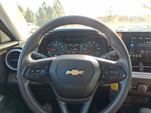 Used 2024 Chevrolet Trax LS image 18