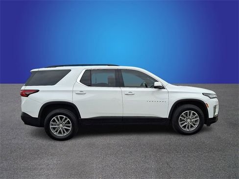 Used 2023 Chevrolet Traverse LT image 4