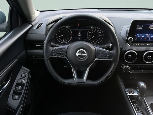 Used 2024 Nissan Sentra SV FWD image 10