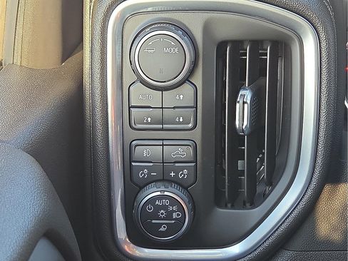 Used 2022 Chevrolet Silverado 1500 LTZ image 21