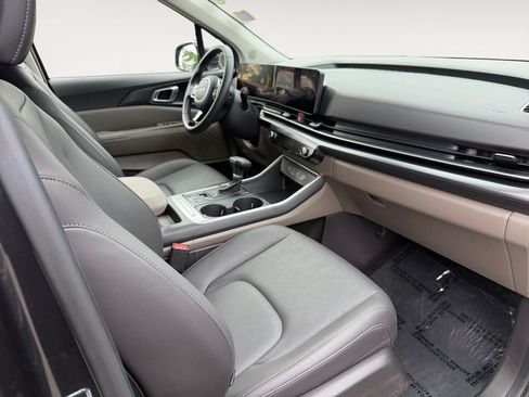 Used 2026 Kia Carnival FWD image 26