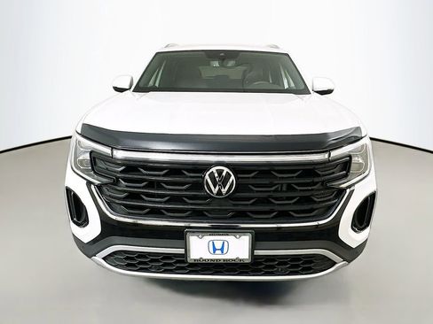 Used 2024 Volkswagen Atlas Cross Sport SE FWD image 2
