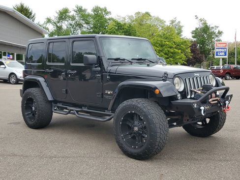 Used 2016 Jeep Wrangler Unlimited Sahara AWD/4WD image 2