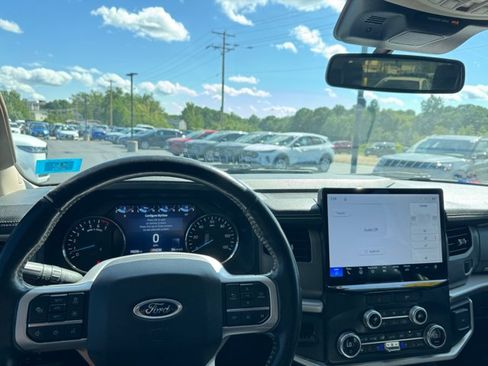 Used 2022 Ford Expedition Max XLT AWD/4WD image 2