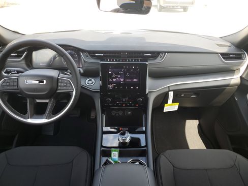 New 2025 Jeep Grand Cherokee Laredo X image 13