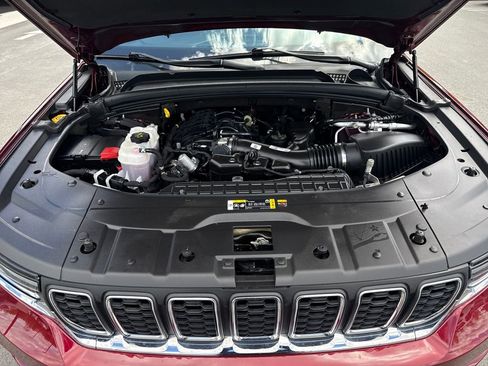 Used 2024 Jeep Grand Cherokee Laredo w/ Luxury Tech Group I AWD/4WD image 13