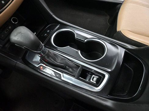 Used 2022 Chevrolet Equinox Premier FWD image 28