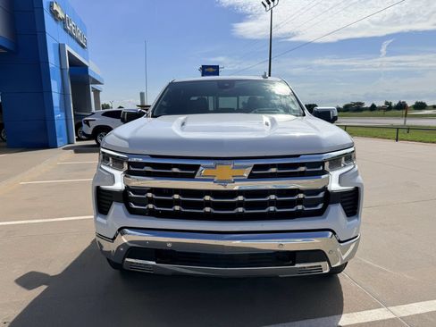 Used 2025 Chevrolet Silverado 1500 LTZ AWD/4WD image 3
