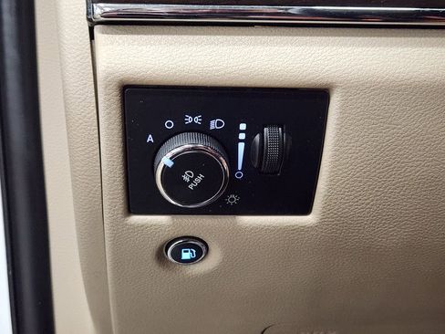 Used 2018 Jeep Grand Cherokee Limited image 41