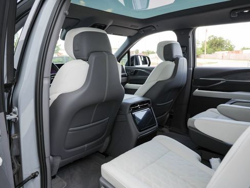 Used 2026 Cadillac Escalade IQL Sport 1 AWD/4WD image 32