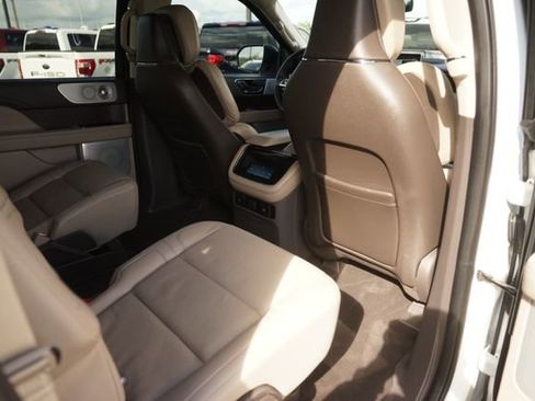 Used 2024 Lincoln Navigator L Reserve AWD/4WD image 17