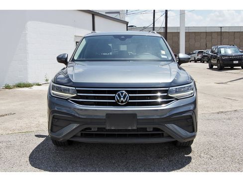 Used 2022 Volkswagen Tiguan SE image 2