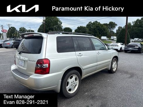 Used 2005 Toyota Highlander 2WD V6 w/ 3rd Row image 5