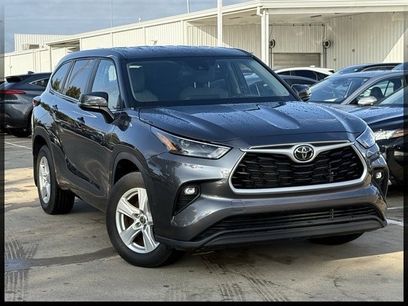 Used 2023 Toyota Highlander LE