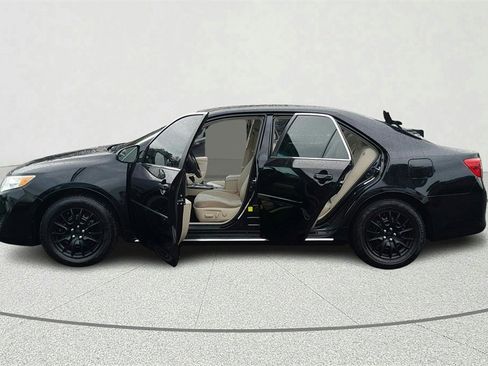 Used 2014 Toyota Camry LE image 11