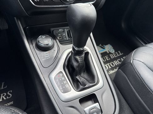 Used 2016 Jeep Cherokee Overland w/ Technology Group AWD/4WD image 43