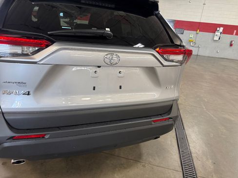 Certified 2025 Toyota RAV4 XLE w/ Convenience Package FWD image 23