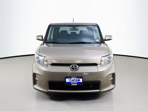 Used 2012 Scion xB FWD image 2