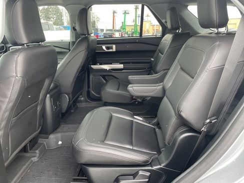 Used 2023 Ford Explorer XLT w/ Equipment Group 202A image 13