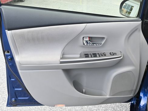 Used 2017 Toyota Prius V Three image 13