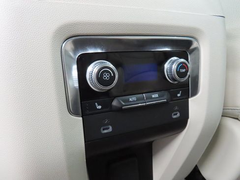 Used 2024 GMC Yukon XL Denali image 11