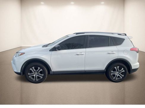 Used 2018 Toyota RAV4 LE image 3