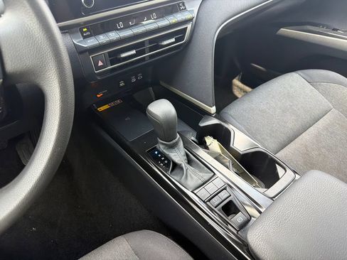 Used 2025 Toyota Camry LE FWD image 30