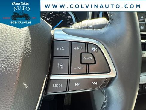 Used 2021 Toyota Highlander XLE AWD/4WD image 19