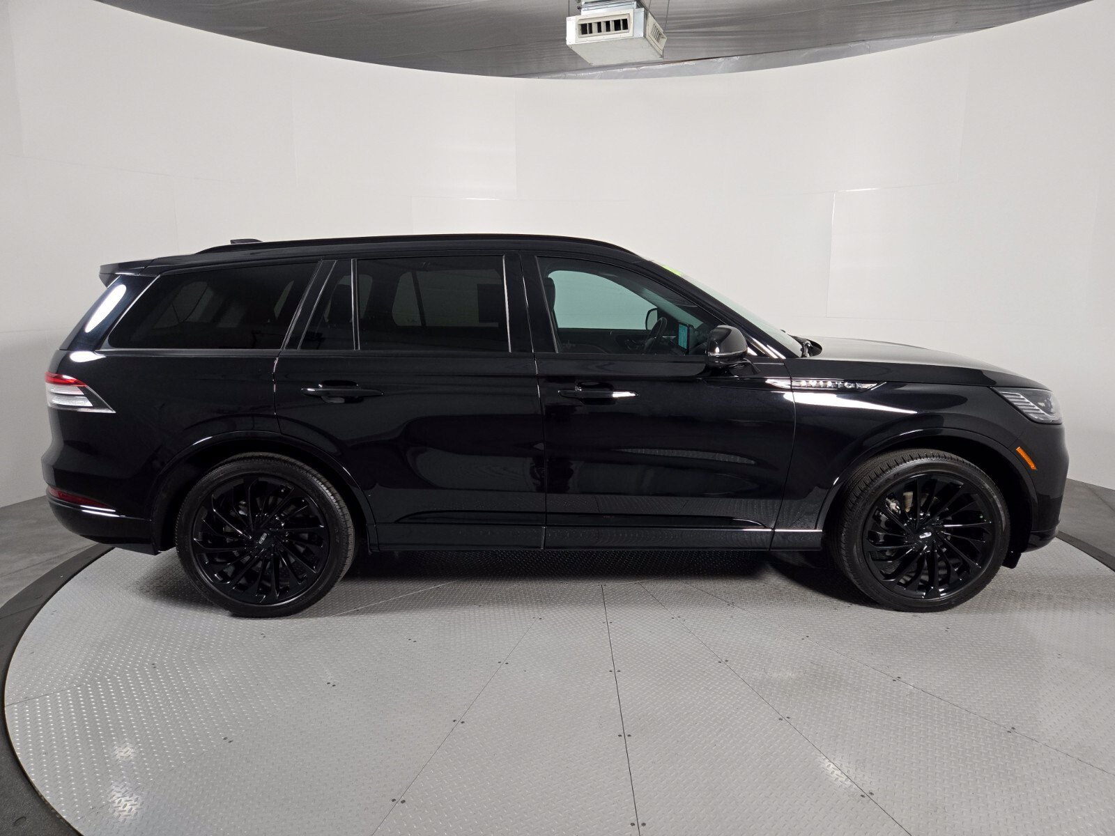 Used 2025 Lincoln Aviator Reserve w/ Equipment Group 201A AWD/4WD image 3