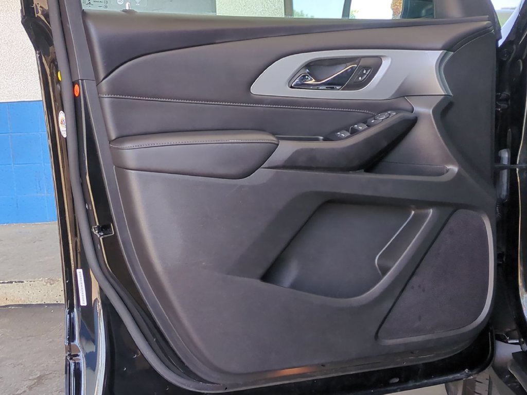 Used 2023 Chevrolet Traverse LT FWD image 24