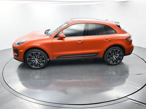 Certified 2025 Porsche Macan image 34