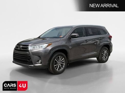 Used 2019 Toyota Highlander XLE AWD/4WD image 3