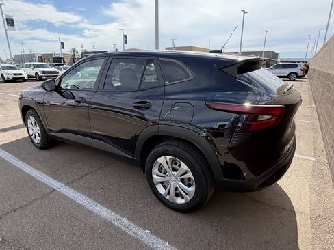 Used 2024 Chevrolet Trax LS FWD image 8